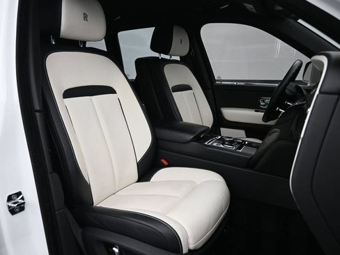 Used 2021 Rolls-Royce Cullinan Black Badge AWD/4WD image 31