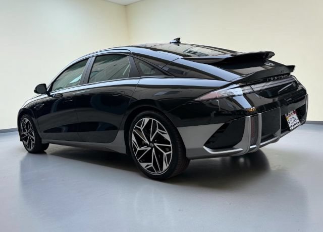Used 2023 Hyundai Ioniq 6 SEL RWD image 3