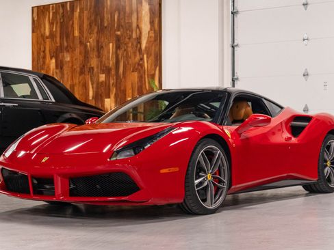 Used 2016 Ferrari 488 GTB RWD image 2