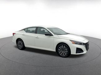 Used 2025 Nissan Altima 2.5 SV video 2