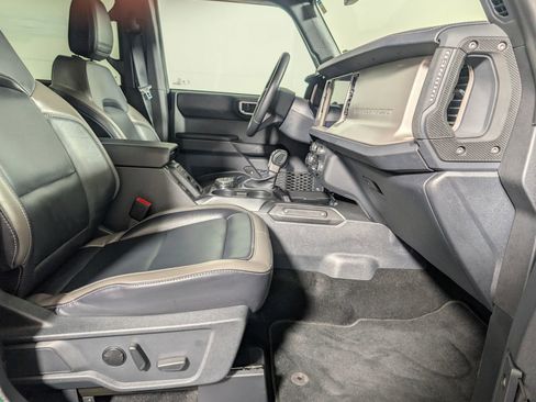 Certified 2025 Ford Bronco Outer Banks image 12