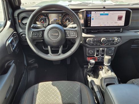 New 2025 Jeep Gladiator Mojave image 13