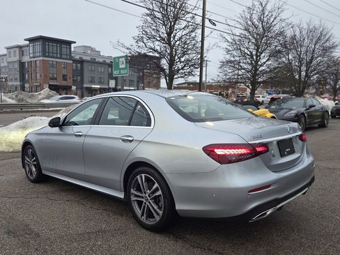 Used 2022 Mercedes-Benz E 350 4MATIC Sedan image 4