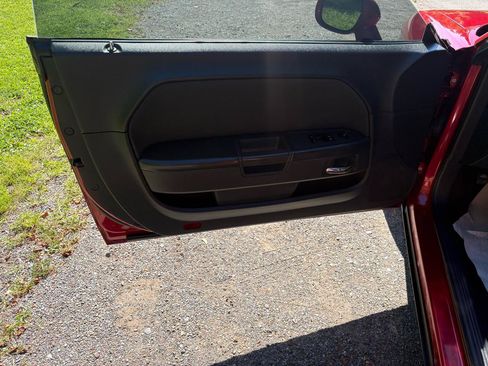 Used 2010 Dodge Challenger SE RWD image 11