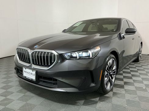 Certified 2024 BMW 530i w/ Premium Package RWD image 2