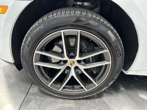 Certified 2025 Porsche Macan AWD/4WD image 11