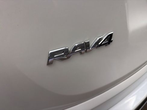 Used 2018 Toyota RAV4 Limited image 22