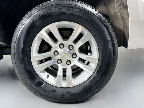 Used 2019 Chevrolet Suburban LS image 31