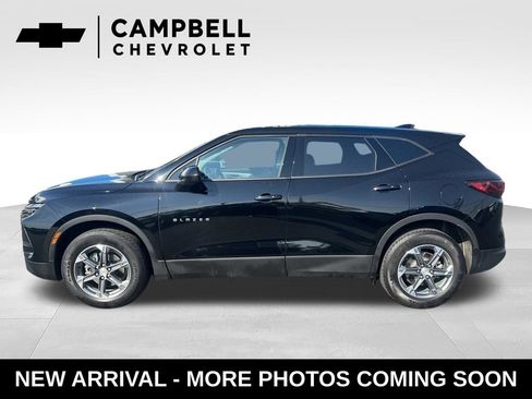 Used 2025 Chevrolet Blazer LT FWD image 2