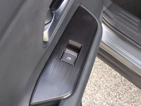 New 2026 Nissan Kicks SR FWD image 28