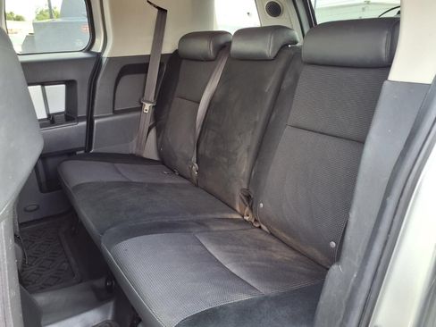 Used 2008 Toyota FJ Cruiser 2WD w/ Upgrade Pkg 2 image 17