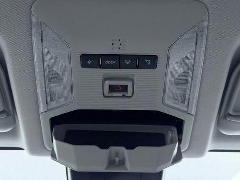 Used 2025 Toyota RAV4 XLE AWD/4WD image 39
