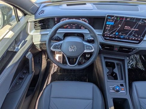 New 2026 Volkswagen Tiguan SE R-Line FWD image 16