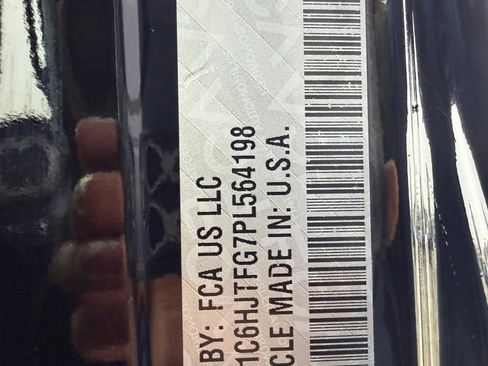 Used 2023 Jeep Gladiator Overland image 32