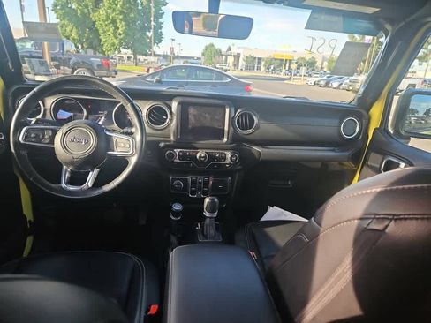 Used 2023 Jeep Wrangler Unlimited Sahara w/ Cold Weather Group AWD/4WD image 8