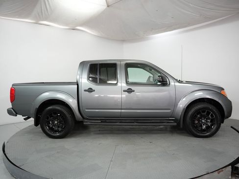 Used 2021 Nissan Frontier SV w/ Midnight Edition Floor Mats image 5