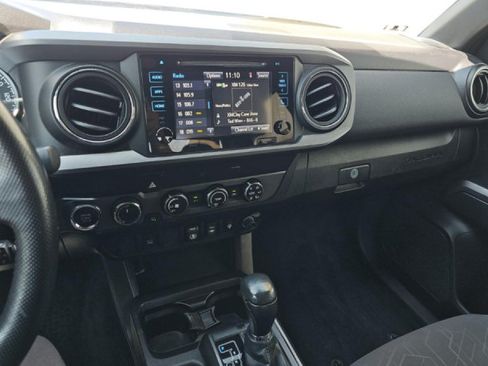 Used 2019 Toyota Tacoma TRD Off-Road AWD/4WD image 9