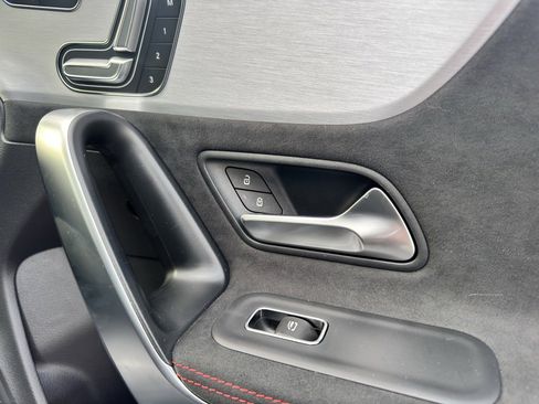 Used 2023 Mercedes-Benz CLA 250 image 34