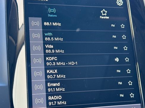 Used 2025 Volvo XC90 T8 Core w/ Climate Package image 21