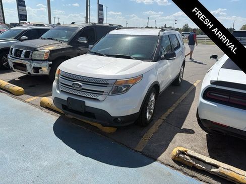 Used 2014 Ford Explorer XLT w/ Equipment Group 201A FWD image 2