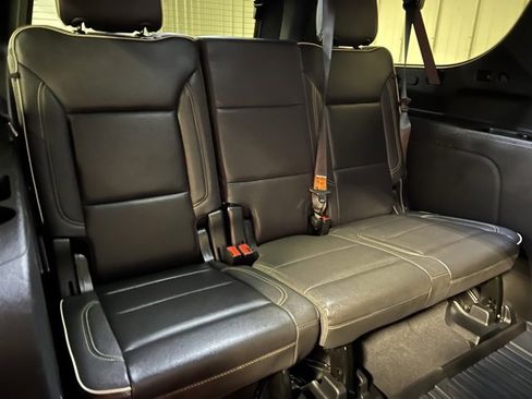 Used 2023 GMC Yukon XL SLT image 25