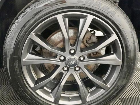 Used 2019 Ford Explorer XLT w/ Equipment Group 202A AWD/4WD image 3