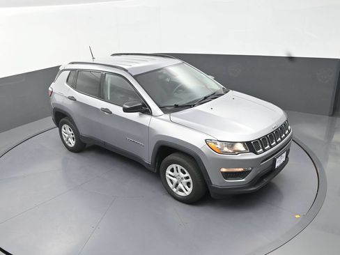 Used 2018 Jeep Compass Sport AWD/4WD image 13
