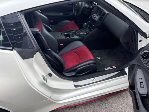 Used 2019 Nissan 370Z NISMO RWD image 35