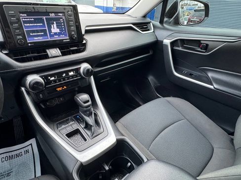 Used 2022 Toyota RAV4 LE image 18