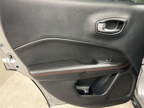 Used 2020 Jeep Compass Trailhawk AWD/4WD image 19