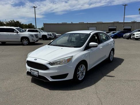 Used 2015 Ford Focus SE FWD image 5