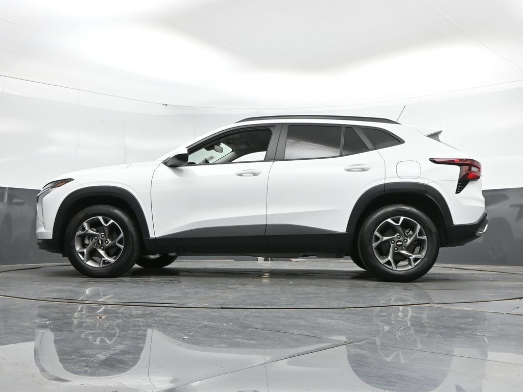 Used 2025 Chevrolet Trax LT w/ LT Convenience Package FWD image 47