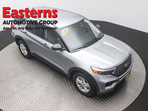 Used 2024 Ford Explorer 4WD image 3
