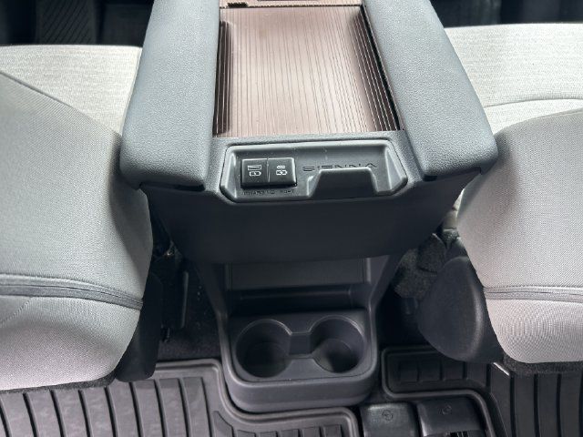 Used 2024 Toyota Sienna LE AWD/4WD image 31