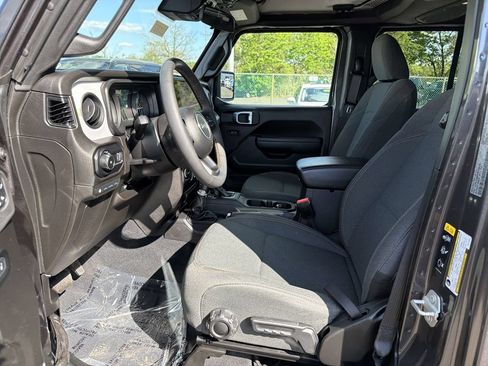 Used 2024 Jeep Wrangler Unlimited w/ Convenience Group AWD/4WD image 12