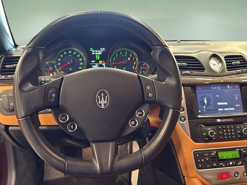Used 2015 Maserati GranTurismo Convertible RWD image 41