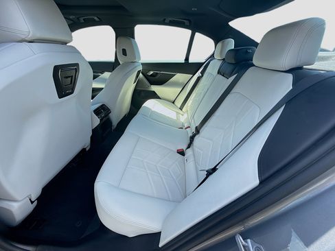Used 2025 BMW i5 xDrive40 w/ M Sport Package AWD/4WD image 21