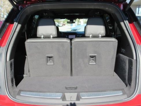 Used 2025 Cadillac XT6 Premium Luxury image 33