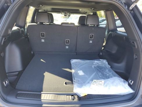 New 2025 Jeep Grand Cherokee Altitude image 6