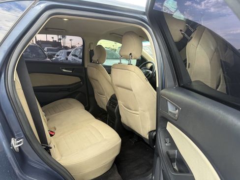 Used 2019 Ford Edge SE image 25