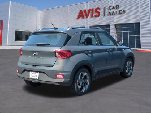 Used 2025 Hyundai Venue SEL FWD image 6