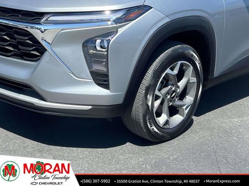 Certified 2024 Chevrolet Trax LT w/ Driver Confidence Package FWD image 9