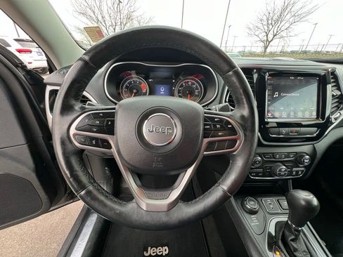 Used 2019 Jeep Cherokee Limited image 38