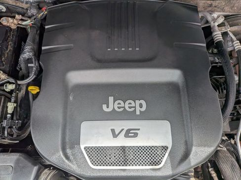 Used 2017 Jeep Wrangler Unlimited Sahara AWD/4WD image 13