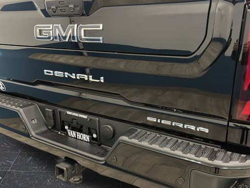 Used 2025 GMC Sierra 2500 Denali Ultimate AWD/4WD image 42
