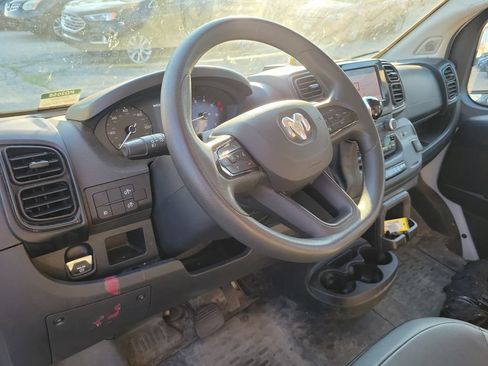 Used 2025 RAM ProMaster 2500 w/ Convenience Group FWD image 14