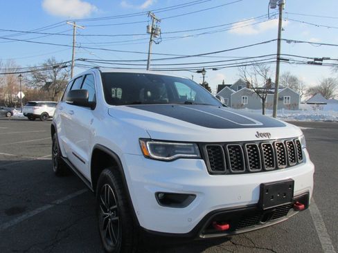Used 2017 Jeep Grand Cherokee Trailhawk w/ Trailhawk Luxury Group AWD/4WD image 17