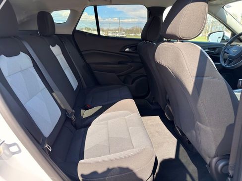 Used 2024 Chevrolet Trax LS w/ LS Convenience Package FWD image 29