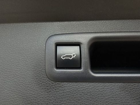 Used 2024 Toyota Highlander LE image 30