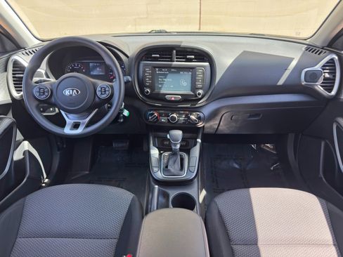 Used 2021 Kia Soul LX image 11